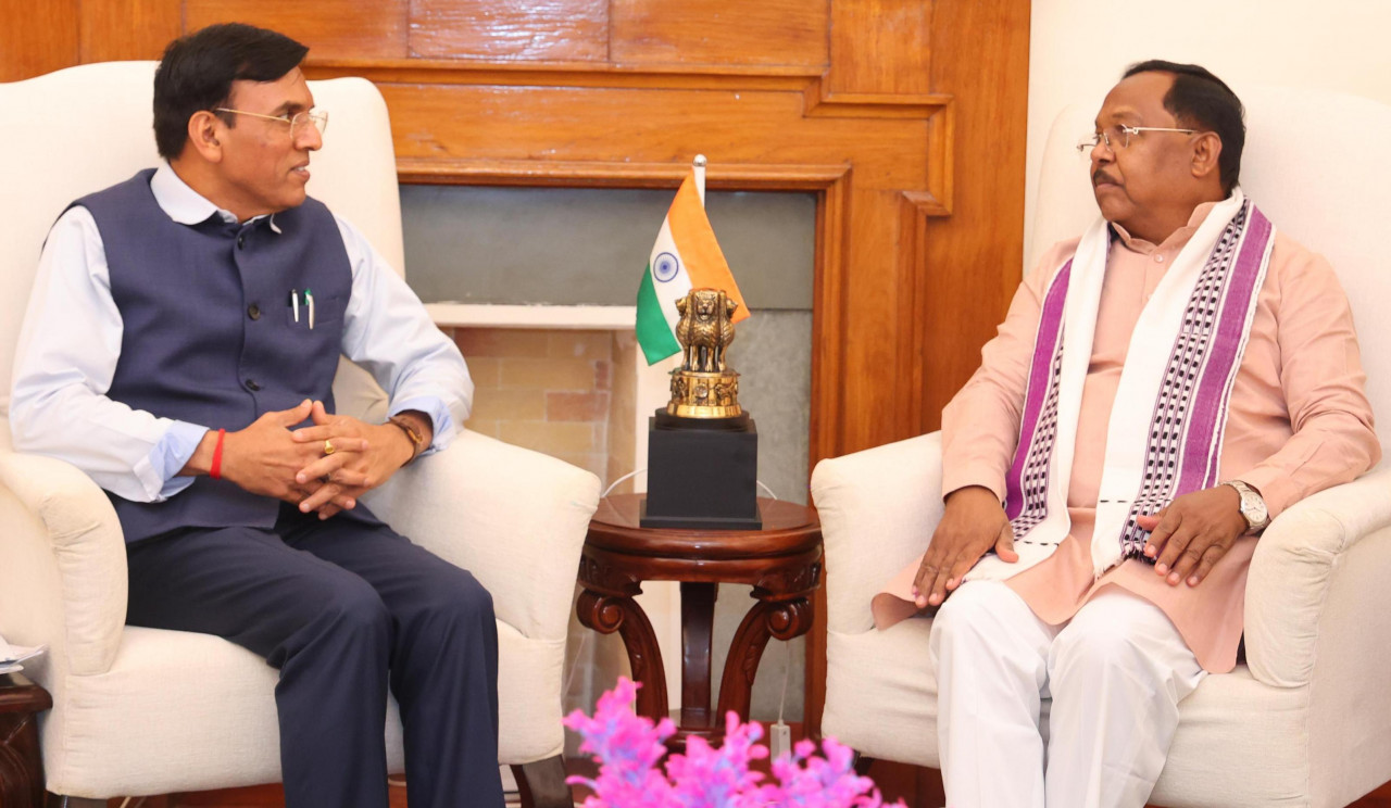 Sports Minister Mandaviya agrees for sports infrastructure in Minister Netam’s area