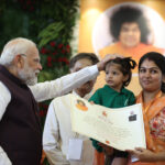 Prime Minister Narendra Modi interacting with children at Sri Sathya Sai Sanjeevani Hospital, Nava Raipur on November 01, 2025